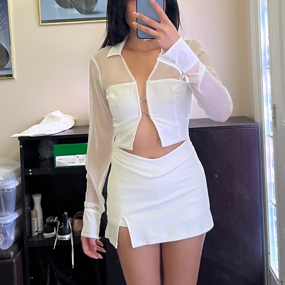 Tiger mist White Sheer Long Sleeve Crop Top
